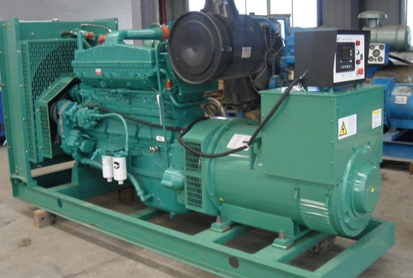 发电机空气滤清器维护：根据使用环境调整清洁频率，及滤芯破损检测与更换标准